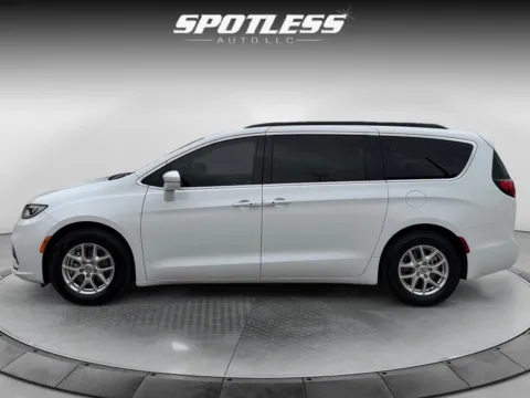 More photos of 2022 Chrysler Pacifica Touring L at Spotless Auto Loop 1604, TX
