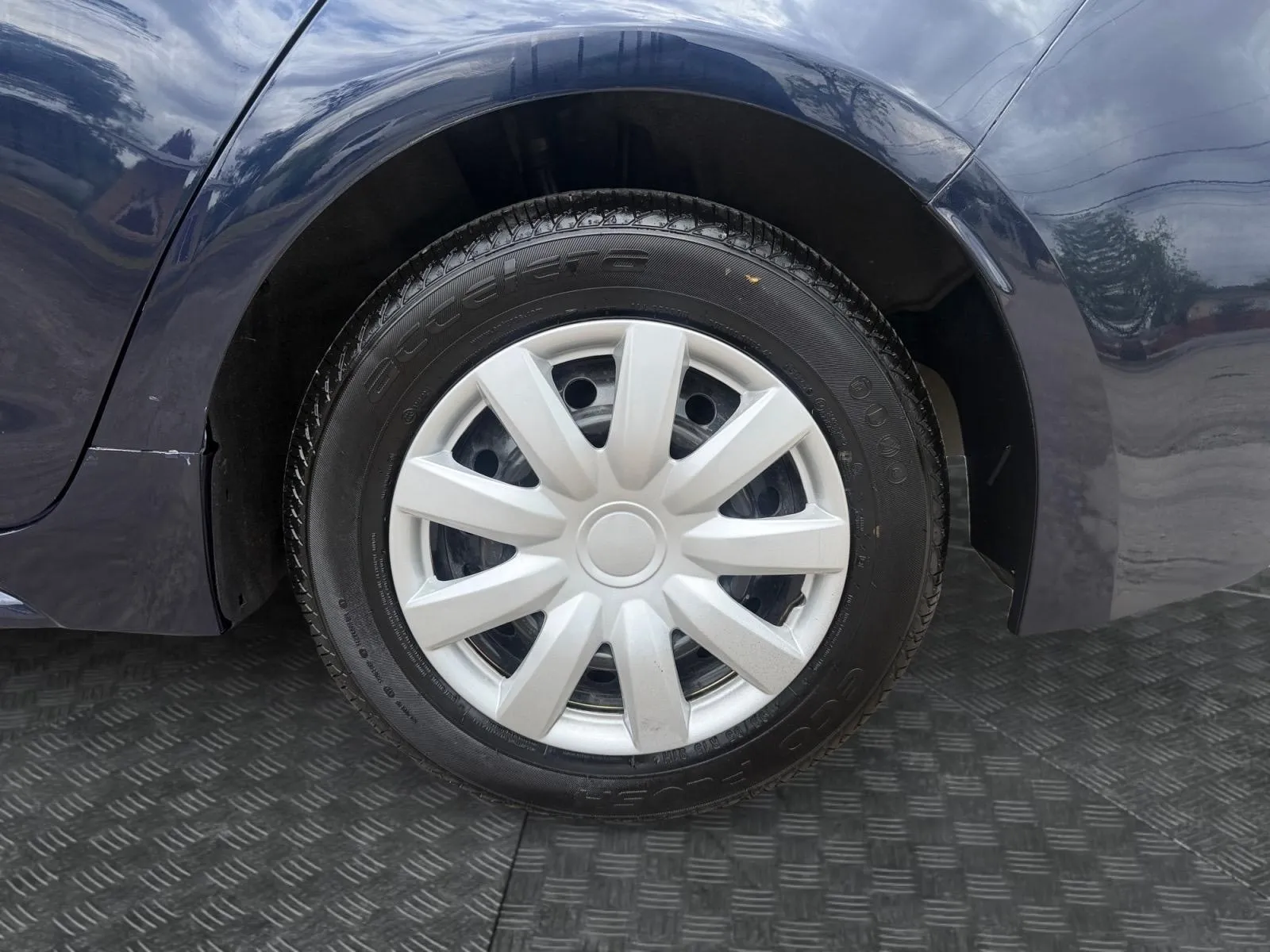 2023 Toyota Corolla LE - Photo 14