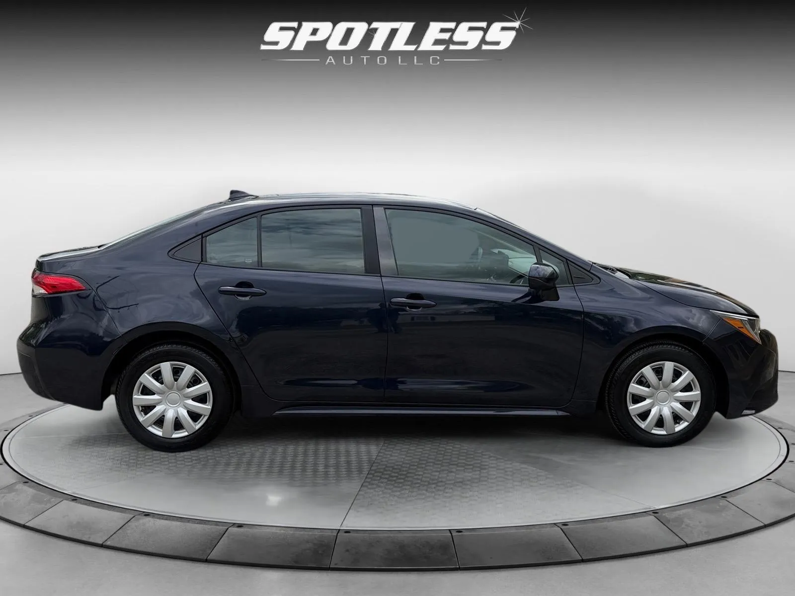 2023 Toyota Corolla LE - Photo 8