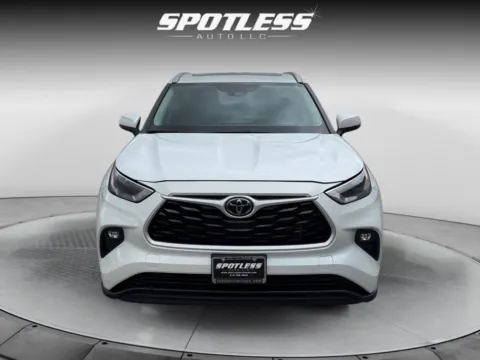 More photos of 2022 Toyota Highlander XLE at Spotless Auto Loop 1604, TX