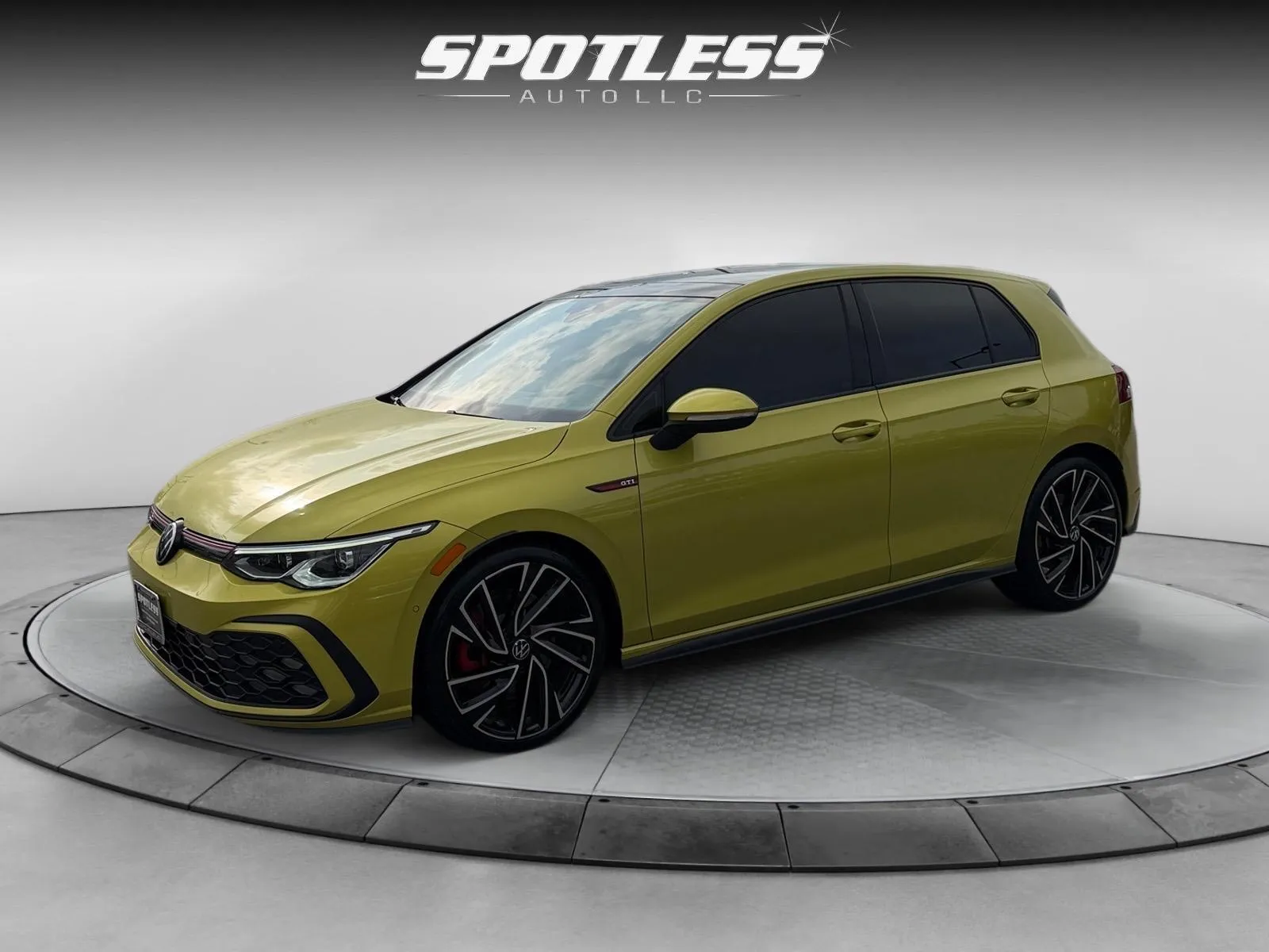 Yellow 2022 Volkswagen Golf GTI Autobahn for sale in San Antonio, TX