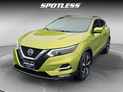 Green 2020 Nissan Rogue Sport SL for sale in San Antonio, TX