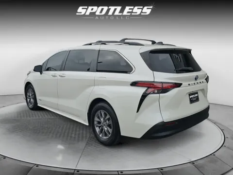 More photos of 2021 Toyota Sienna XLE 8-Passenger at Spotless Auto Loop 1604, TX