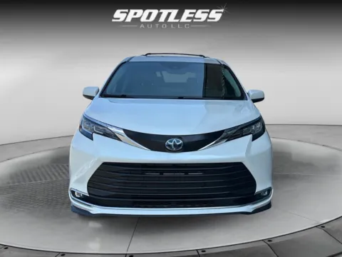 More photos of 2021 Toyota Sienna XLE 8-Passenger at Spotless Auto Loop 1604, TX