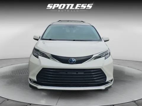 More photos of 2021 Toyota Sienna XLE 8-Passenger at Spotless Auto Loop 1604, TX