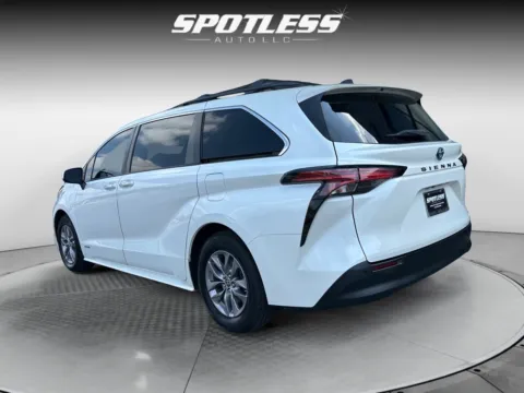 More photos of 2021 Toyota Sienna XLE 8-Passenger at Spotless Auto Loop 1604, TX