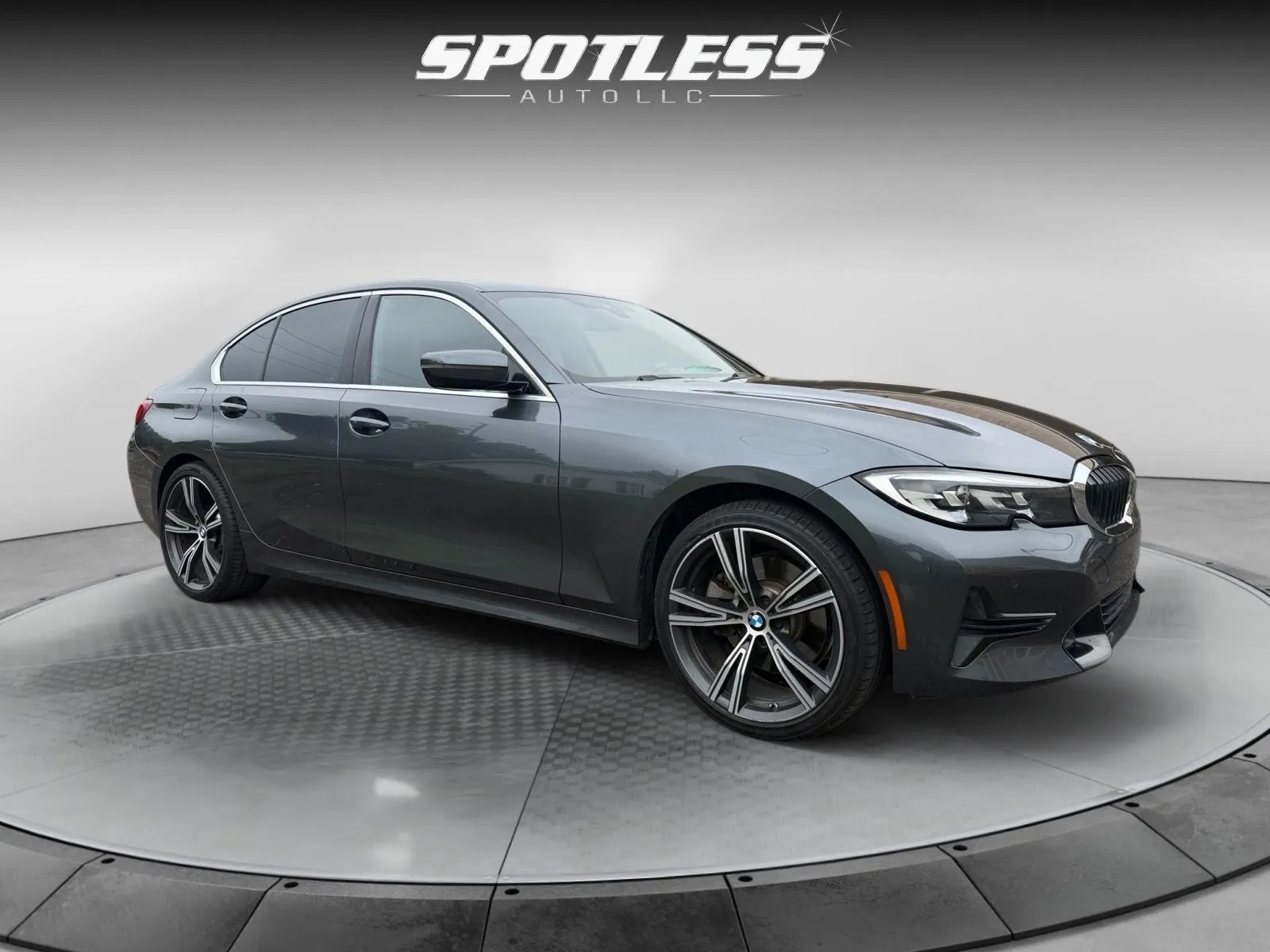 BMW 3 Series photo 11