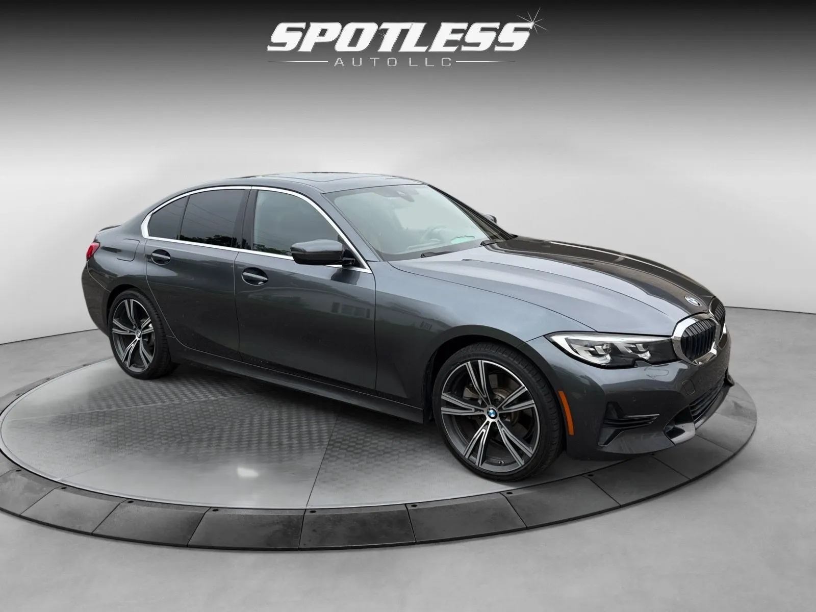 BMW 3 Series photo 9