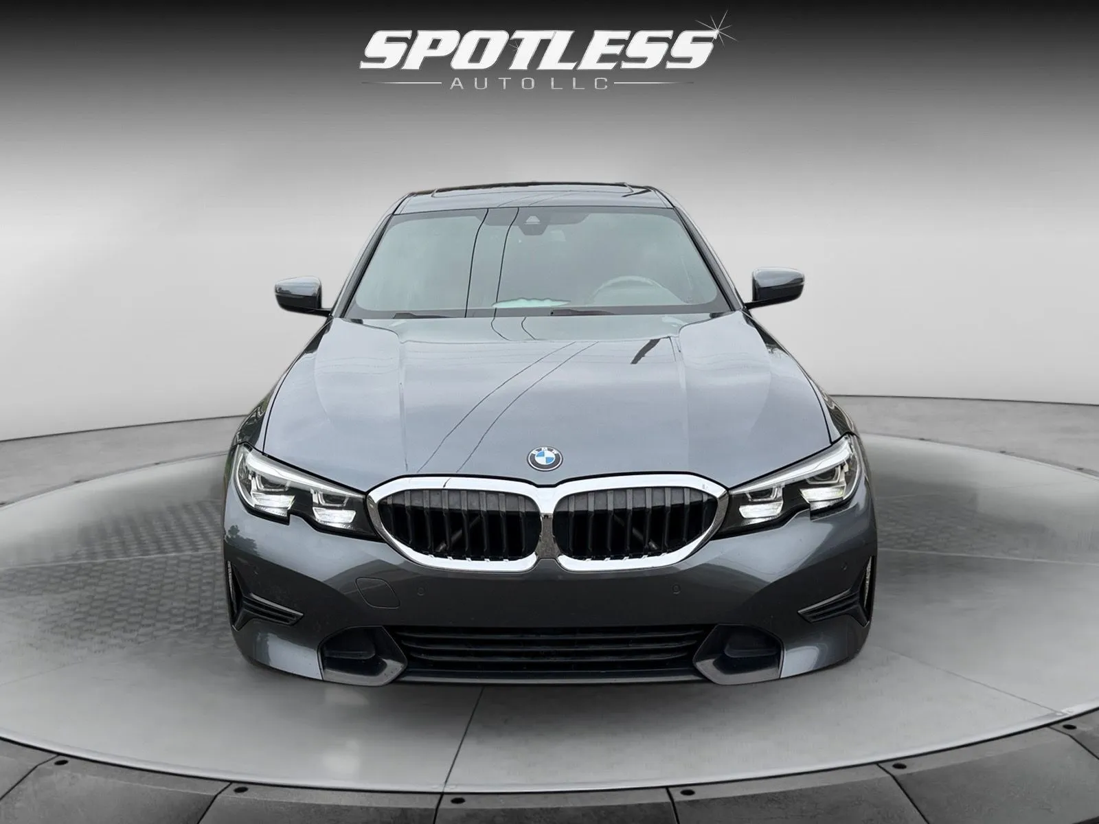 BMW 3 Series photo 10