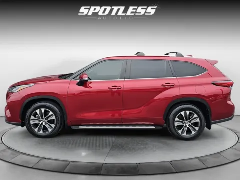 Another view of 2023 Toyota Highlander XLE for sale in San Antonio, TX at Spotless Auto Loop 1604