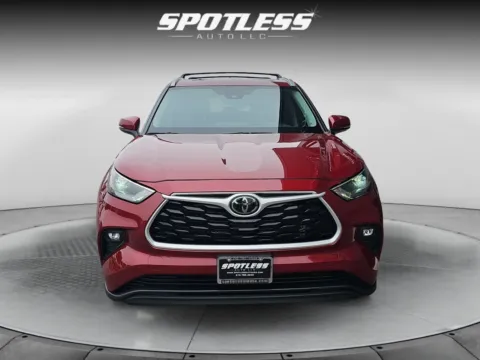 More photos of 2023 Toyota Highlander XLE at Spotless Auto Loop 1604, TX