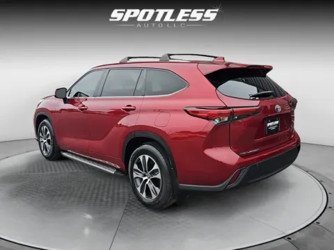 More photos of 2023 Toyota Highlander XLE at Spotless Auto Loop 1604, TX