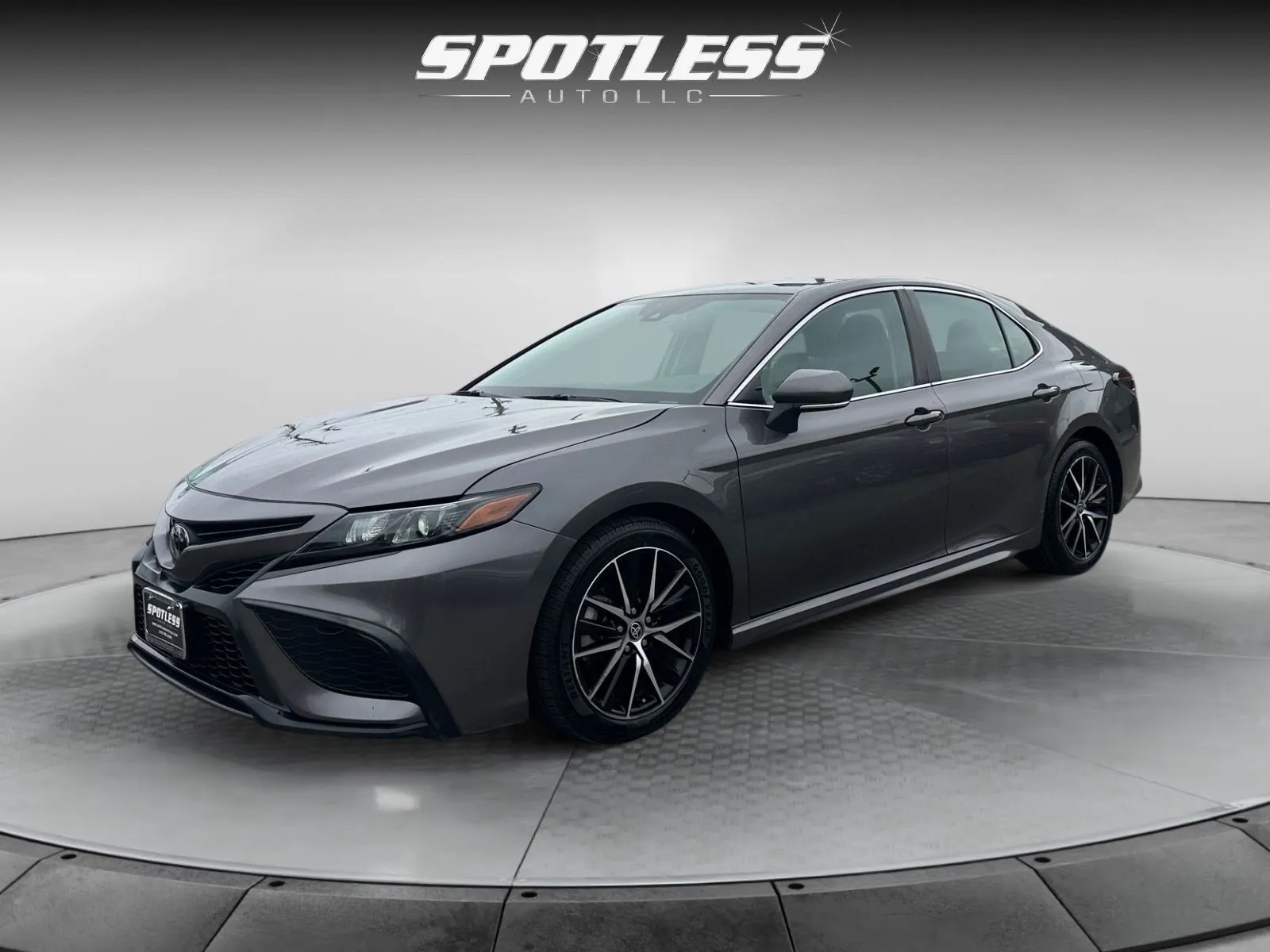Gray 2022 Toyota Camry SE for sale in San Antonio, TX