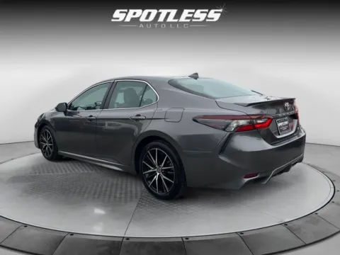 More photos of 2022 Toyota Camry SE at Spotless Auto Loop 1604, TX