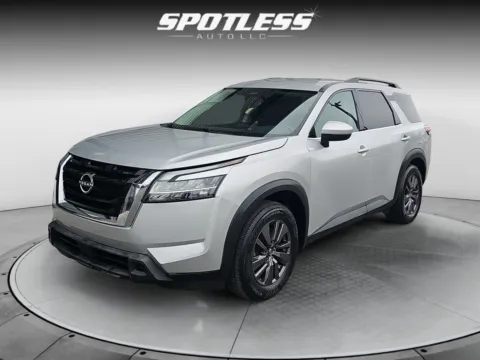 Silver 2022 Nissan Pathfinder SV for sale in San Antonio, TX