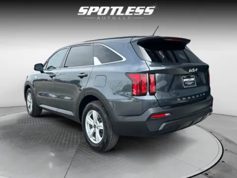 More photos of 2022 Kia Sorento LX at Spotless Auto Loop 1604, TX