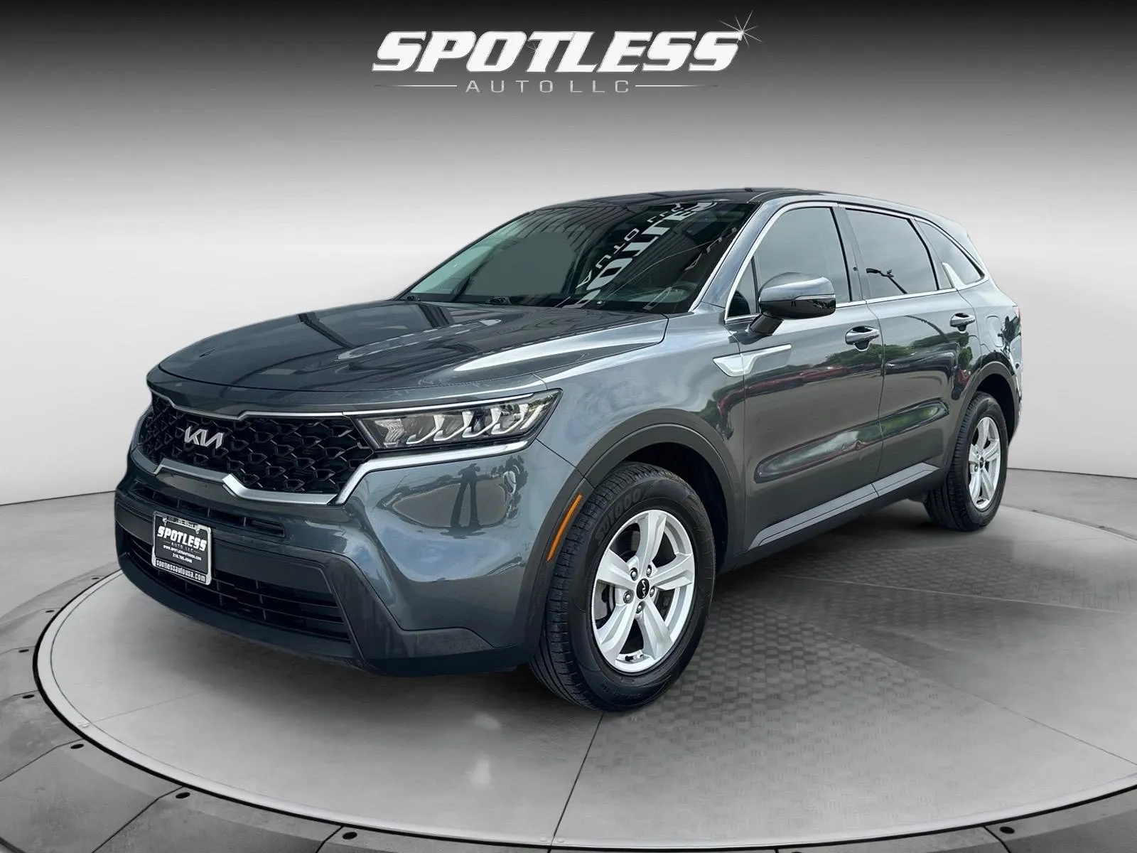 Gray 2022 Kia Sorento LX for sale in San Antonio, TX
