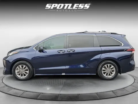 More photos of 2022 Toyota Sienna at Spotless Auto Loop 1604, TX