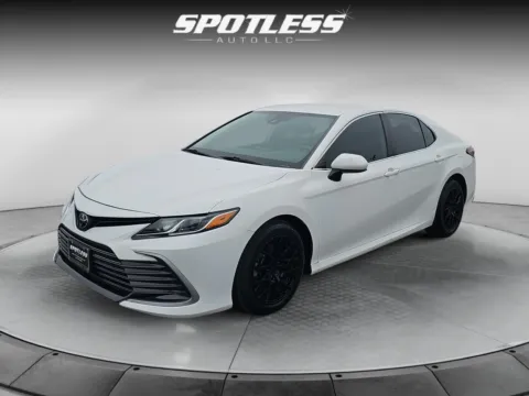 White 2022 Toyota Camry LE for sale in San Antonio, TX