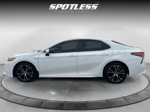 More photos of 2018 Toyota Camry Hybrid at Spotless Auto Loop 1604, TX