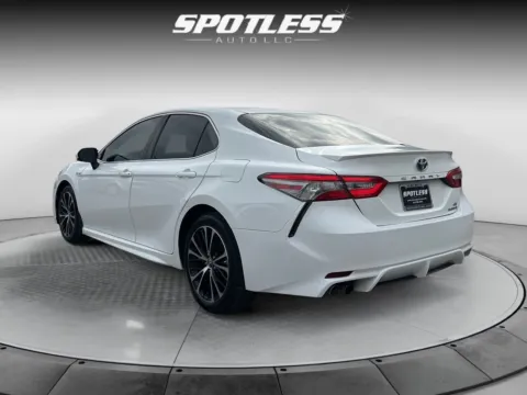 More photos of 2018 Toyota Camry Hybrid at Spotless Auto Loop 1604, TX