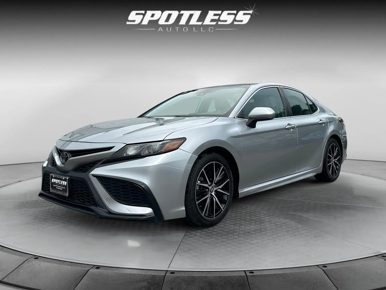 Silver 2021 Toyota Camry SE for sale in San Antonio, TX