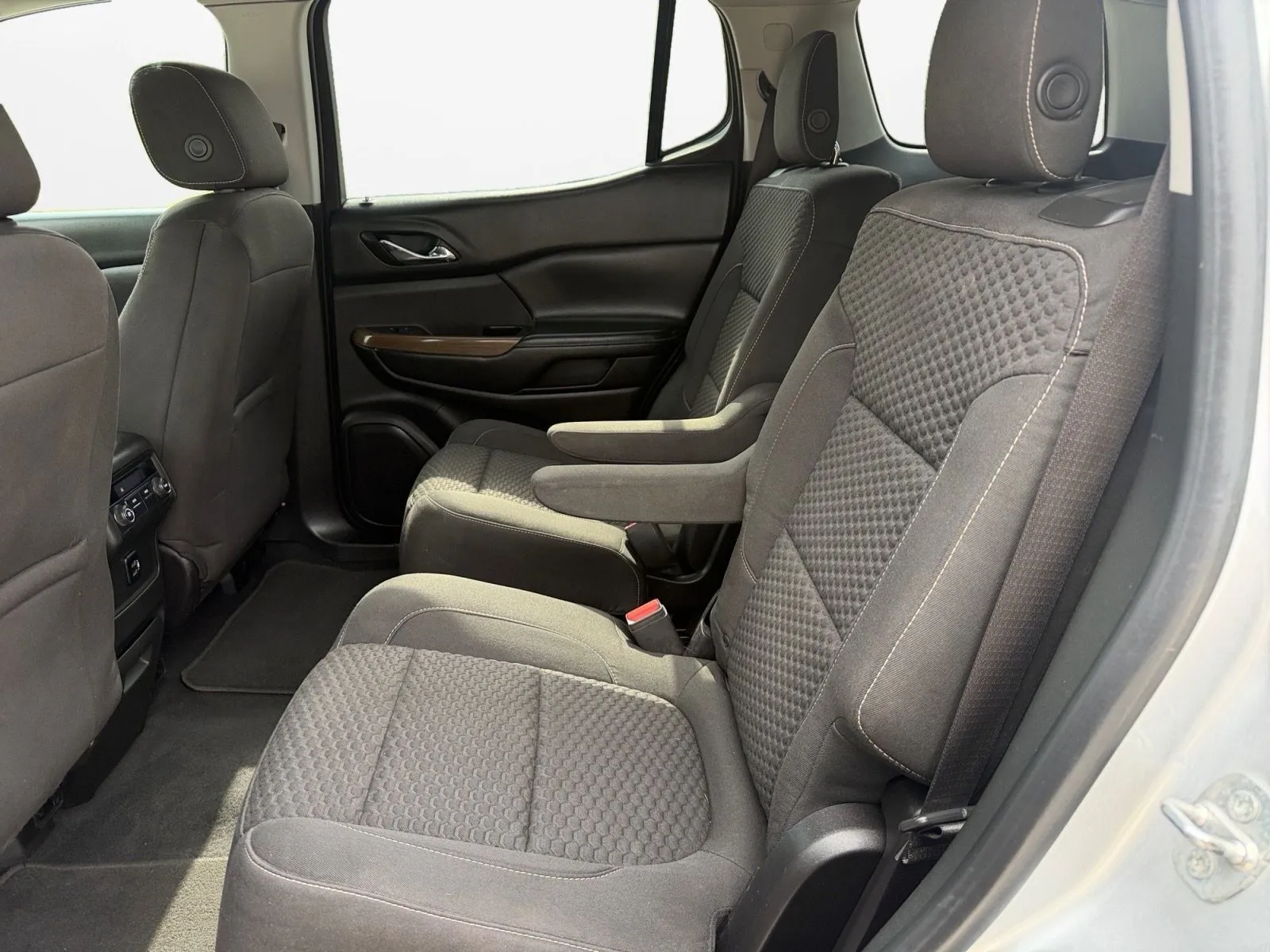 GMC Acadia photo 26
