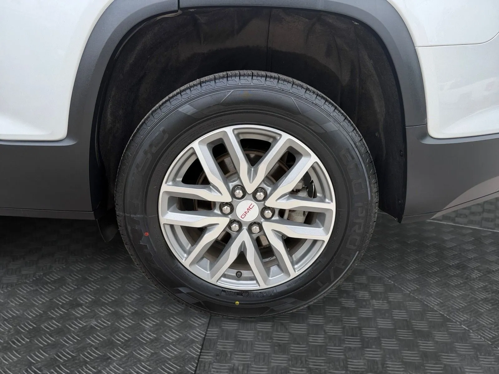 GMC Acadia photo 14