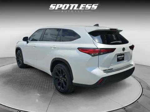 More photos of 2023 Toyota Highlander L at Spotless Auto Loop 1604, TX