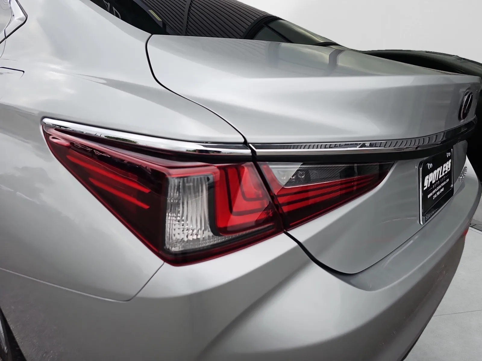 Lexus ES photo 13