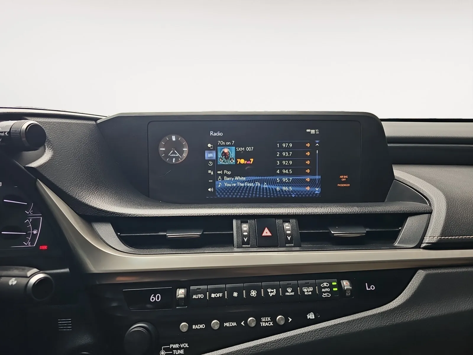 Lexus ES photo 26