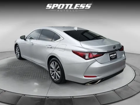 More photos of 2019 Lexus ES 350 at Spotless Auto Loop 1604, TX