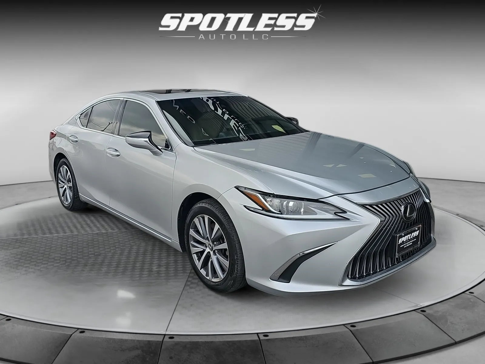 Lexus ES photo 11