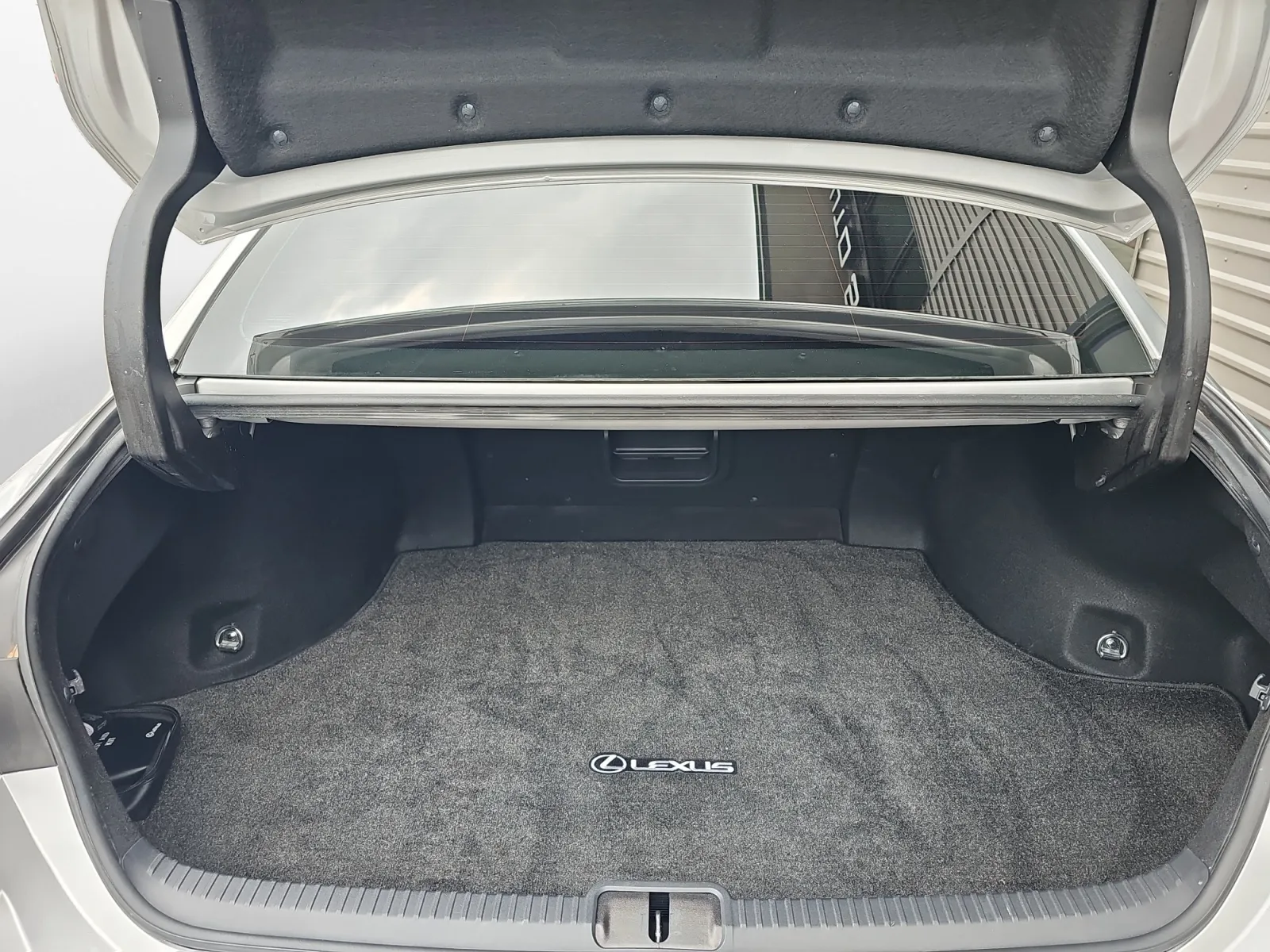 Lexus ES photo 27