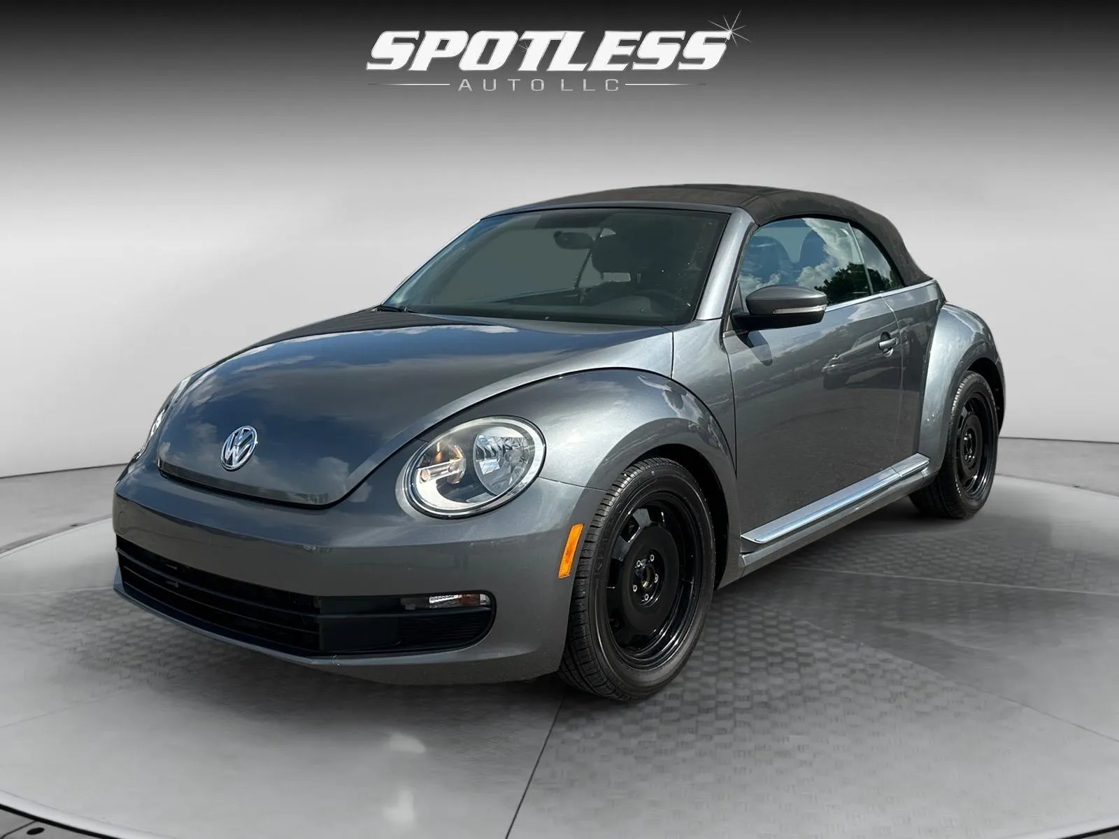 2015 Volkswagen Beetle 1.8T Conv. w/Sound & Nav. Auto's photo