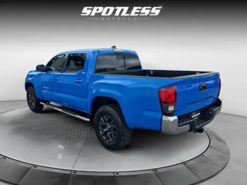 More photos of 2020 Toyota Tacoma SR5 V6 at Spotless Auto Loop 1604, TX