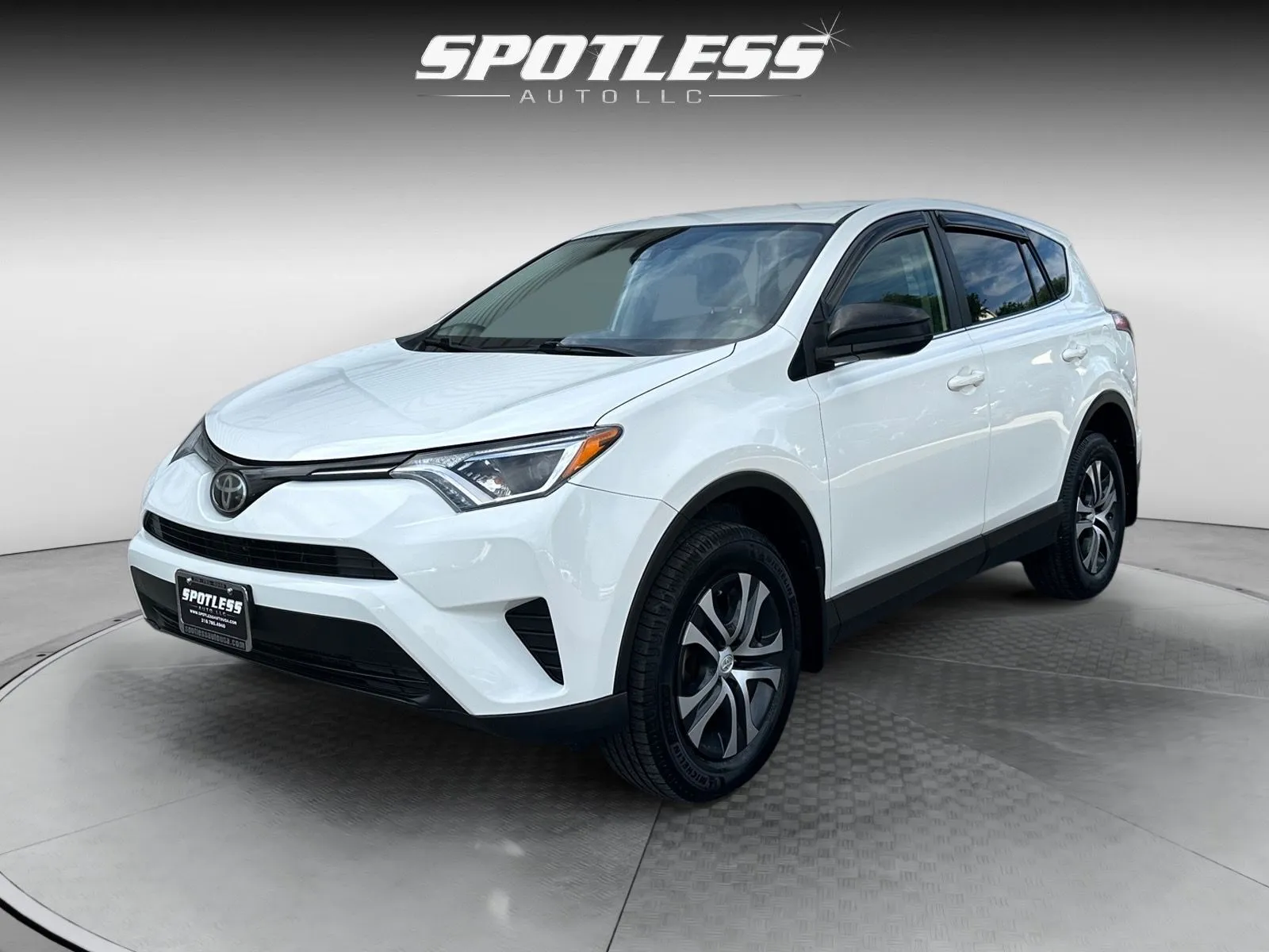 White 2017 Toyota RAV4 LE for sale in San Antonio, TX
