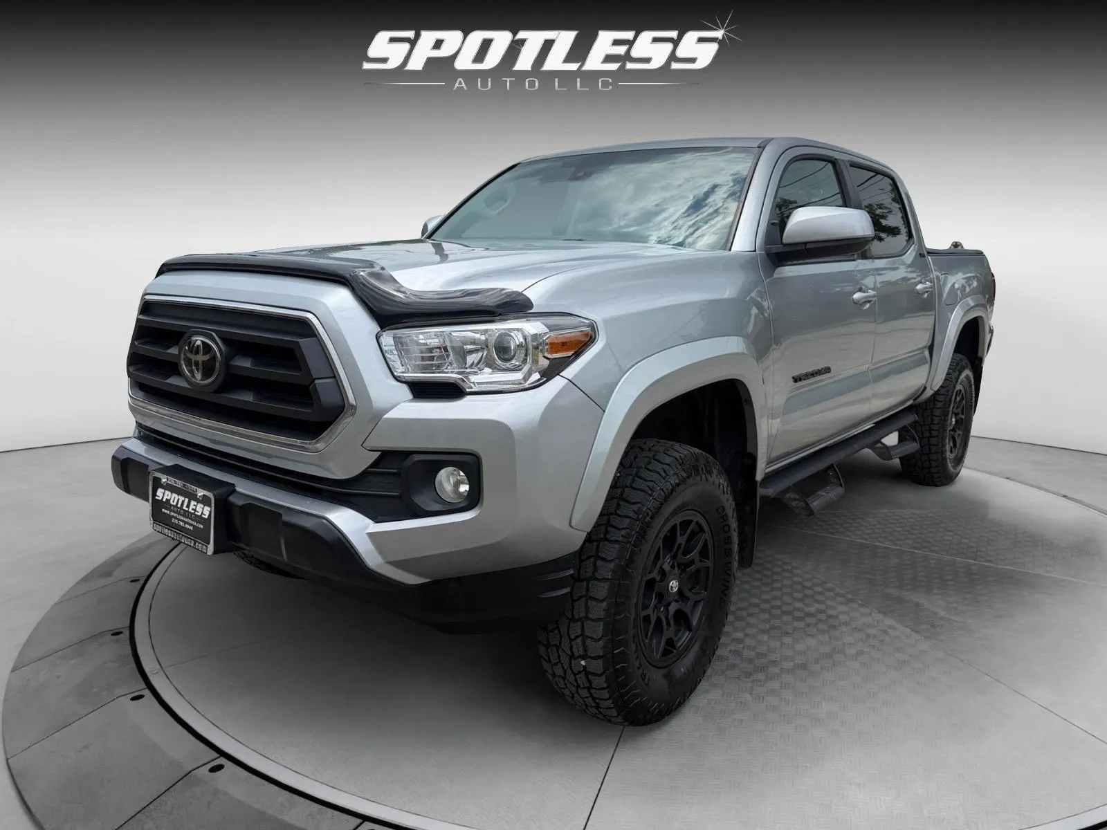 Toyota Tacoma photo 3
