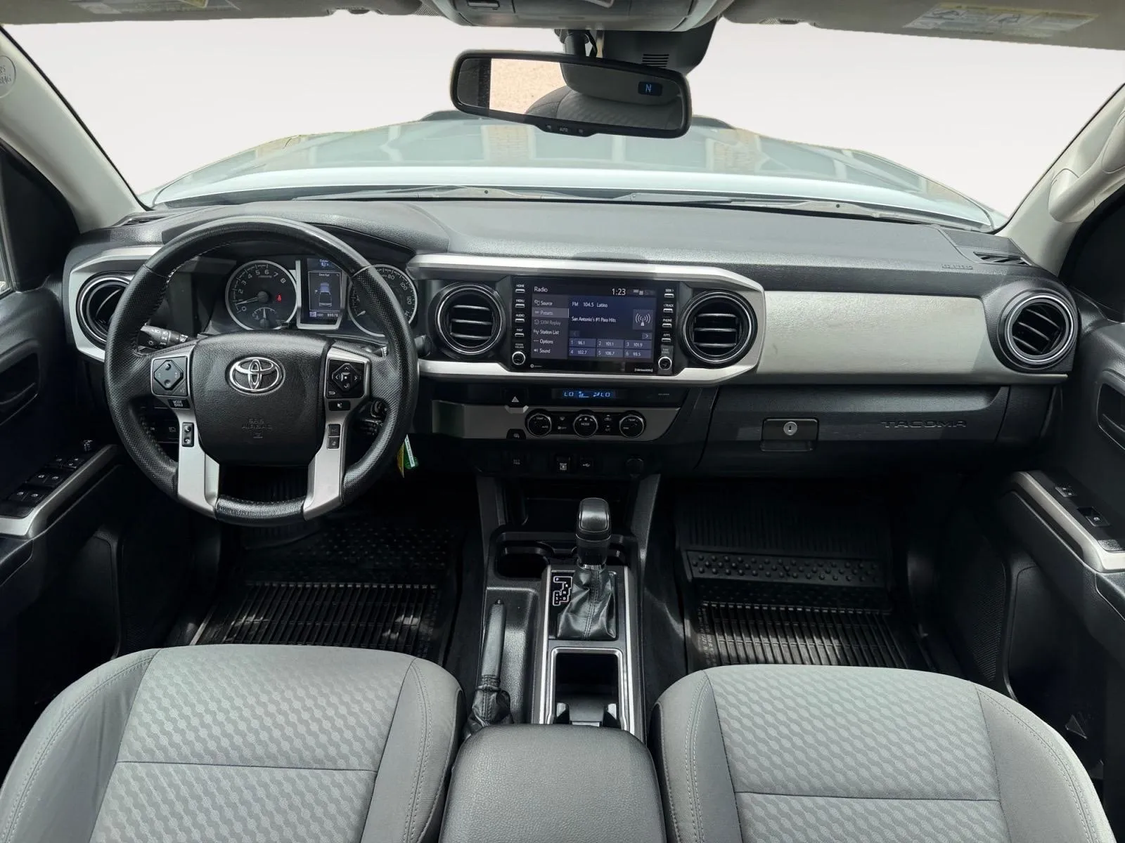 Toyota Tacoma photo 24