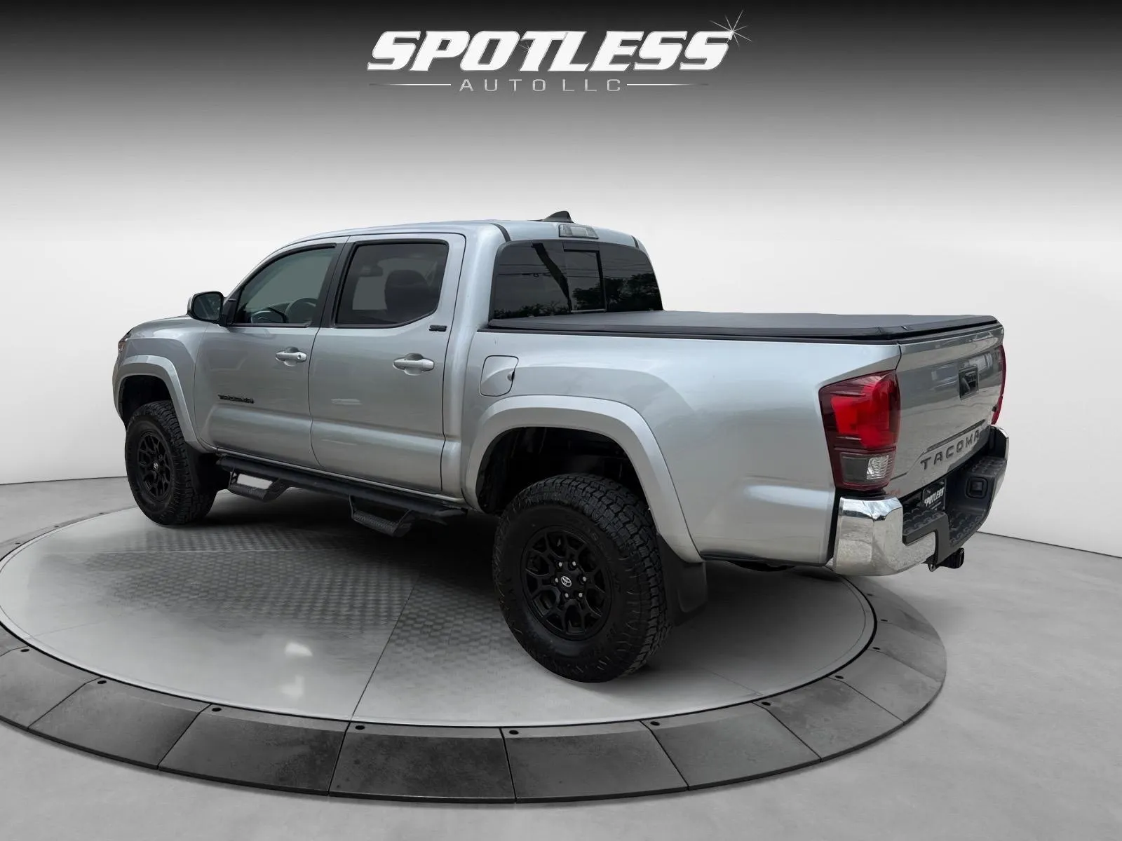 Toyota Tacoma photo 5