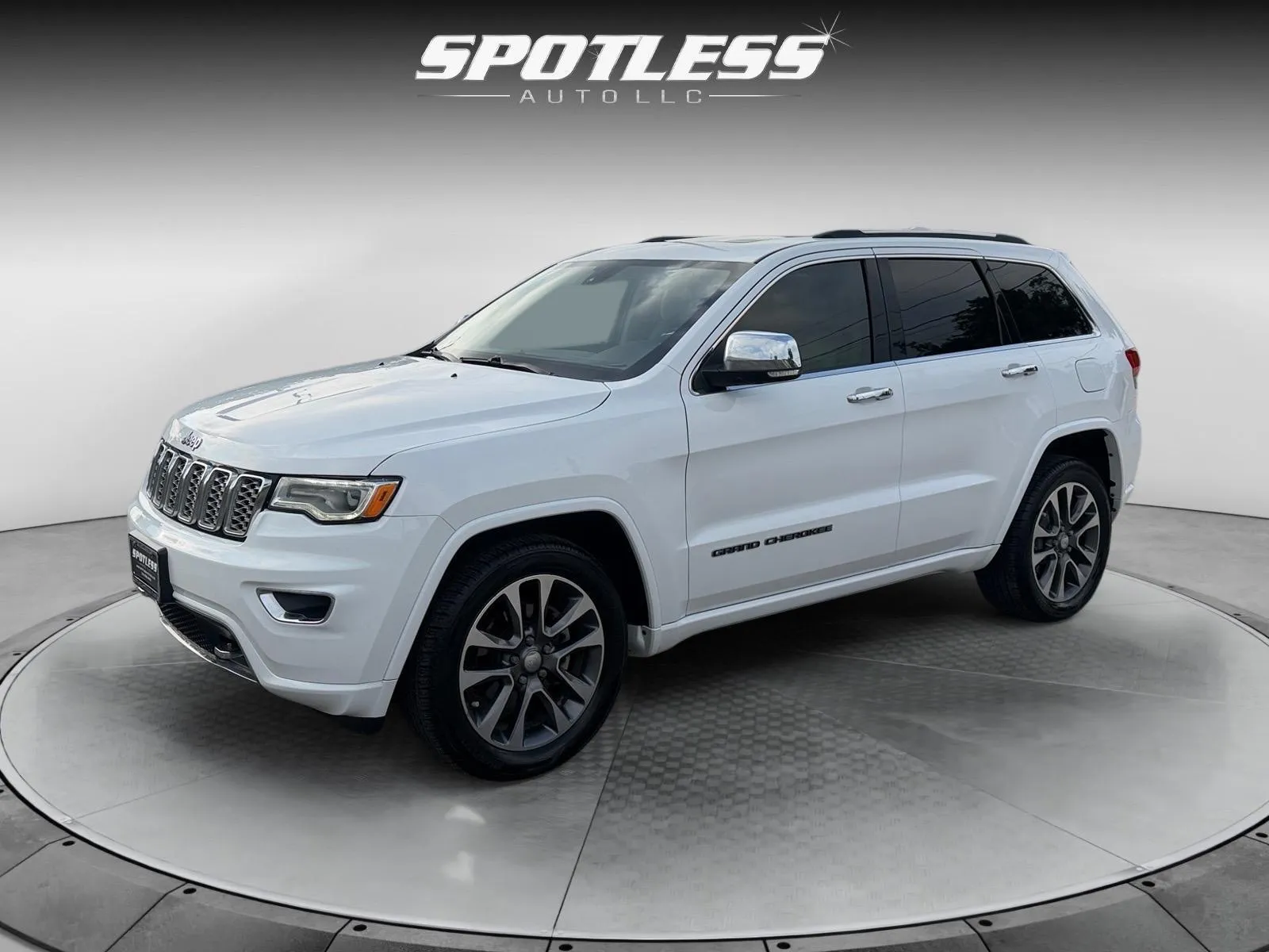 White 2017 Jeep Grand Cherokee Overland for sale in San Antonio, TX