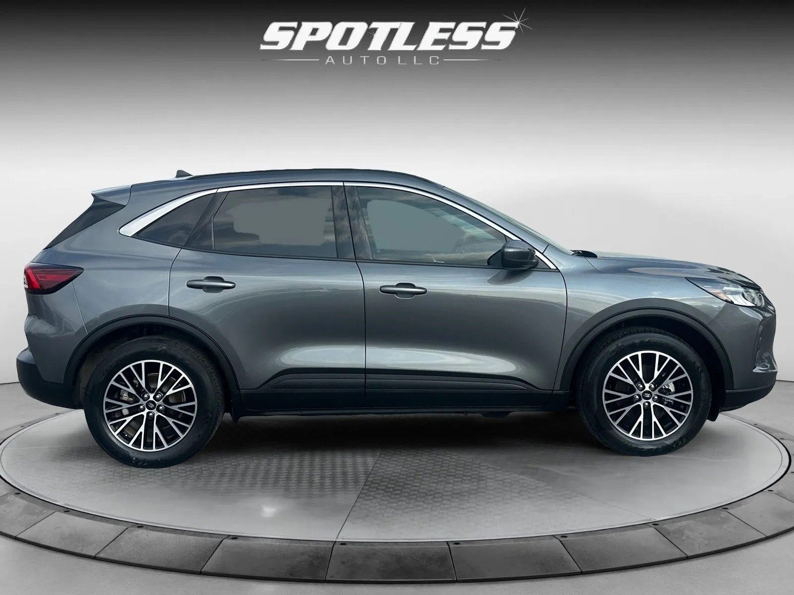 Ford Escape photo 8