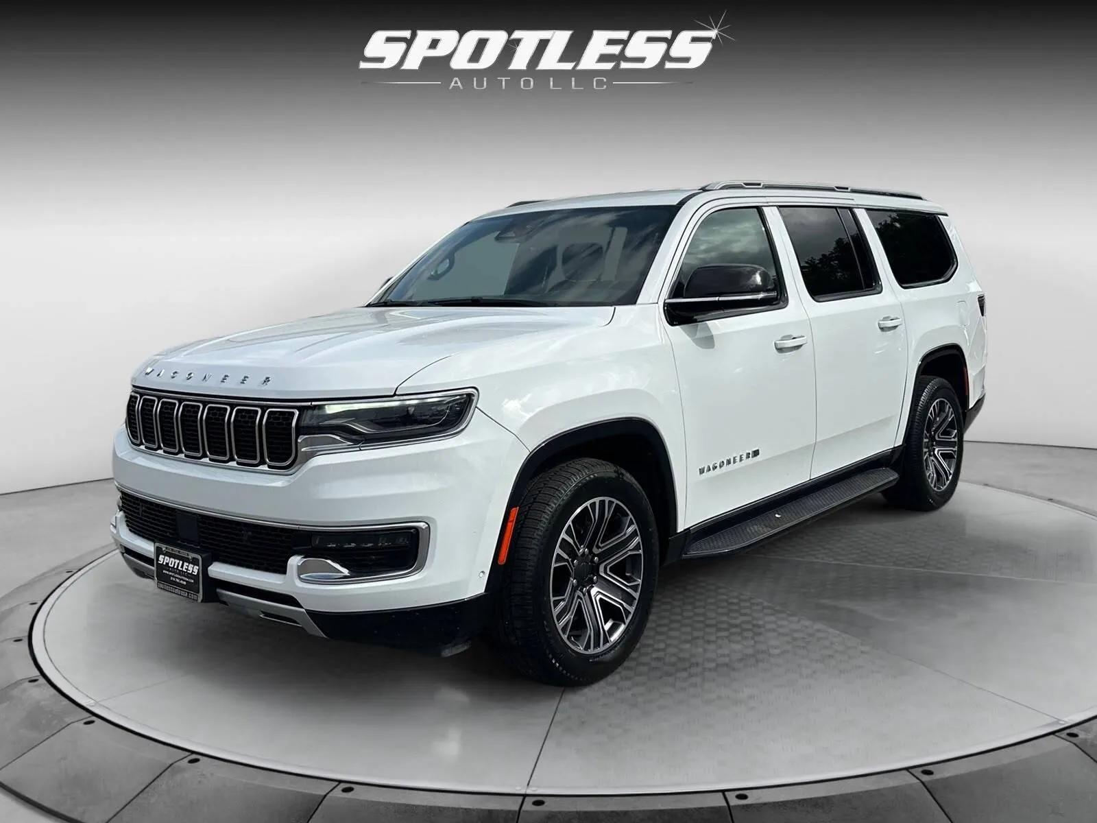 2024 Jeep Wagoneer L's photo