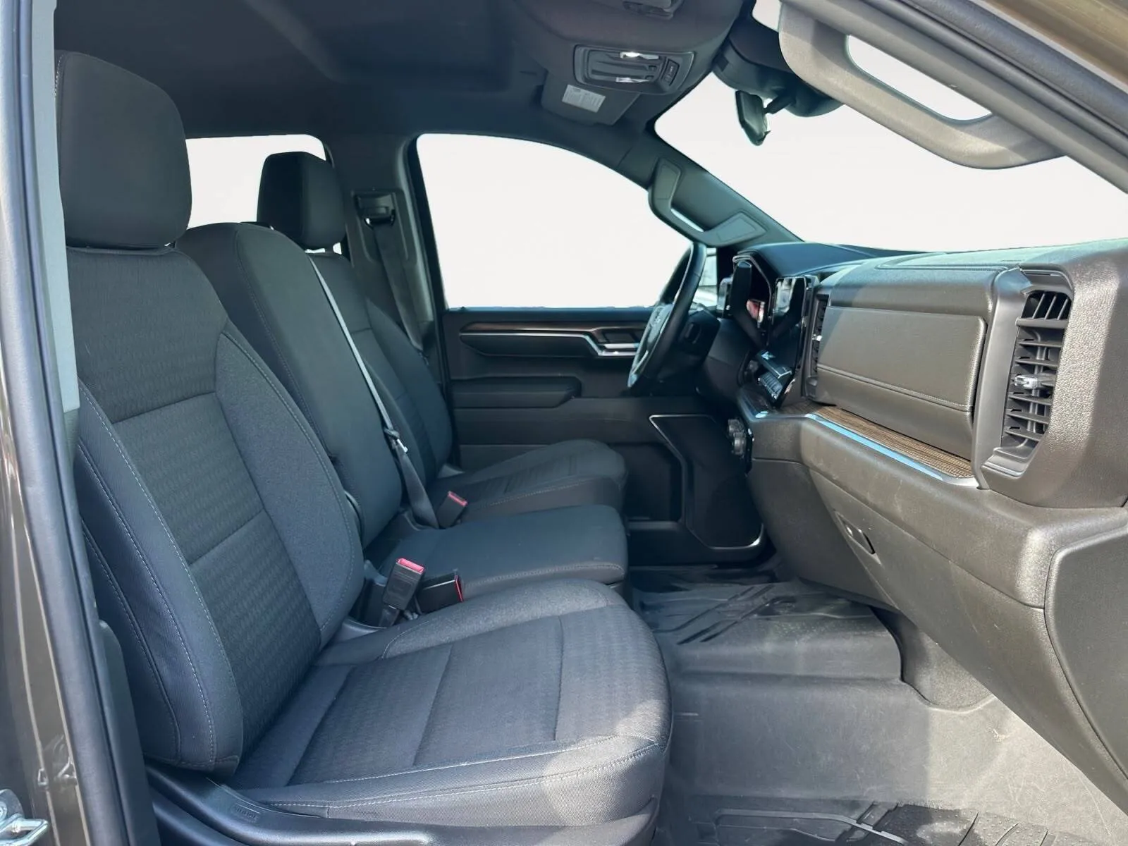 Chevrolet Silverado photo 22