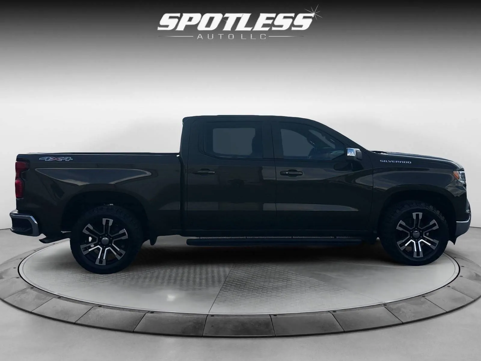 Chevrolet Silverado photo 8