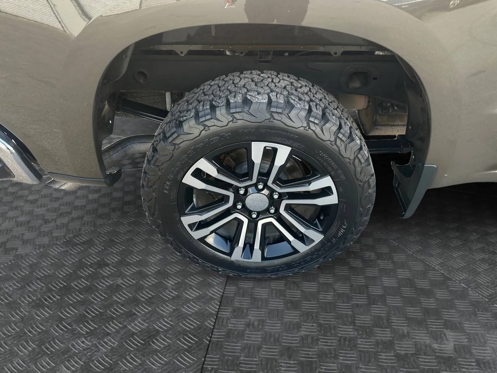 Chevrolet Silverado photo 14