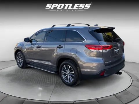 More photos of 2018 Toyota Highlander XLE at Spotless Auto Loop 1604, TX