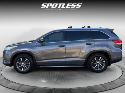 More photos of 2018 Toyota Highlander XLE at Spotless Auto Loop 1604, TX