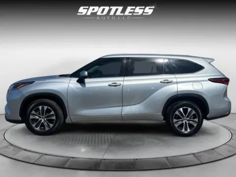 More photos of 2021 Toyota Highlander XLE at Spotless Auto Loop 1604, TX