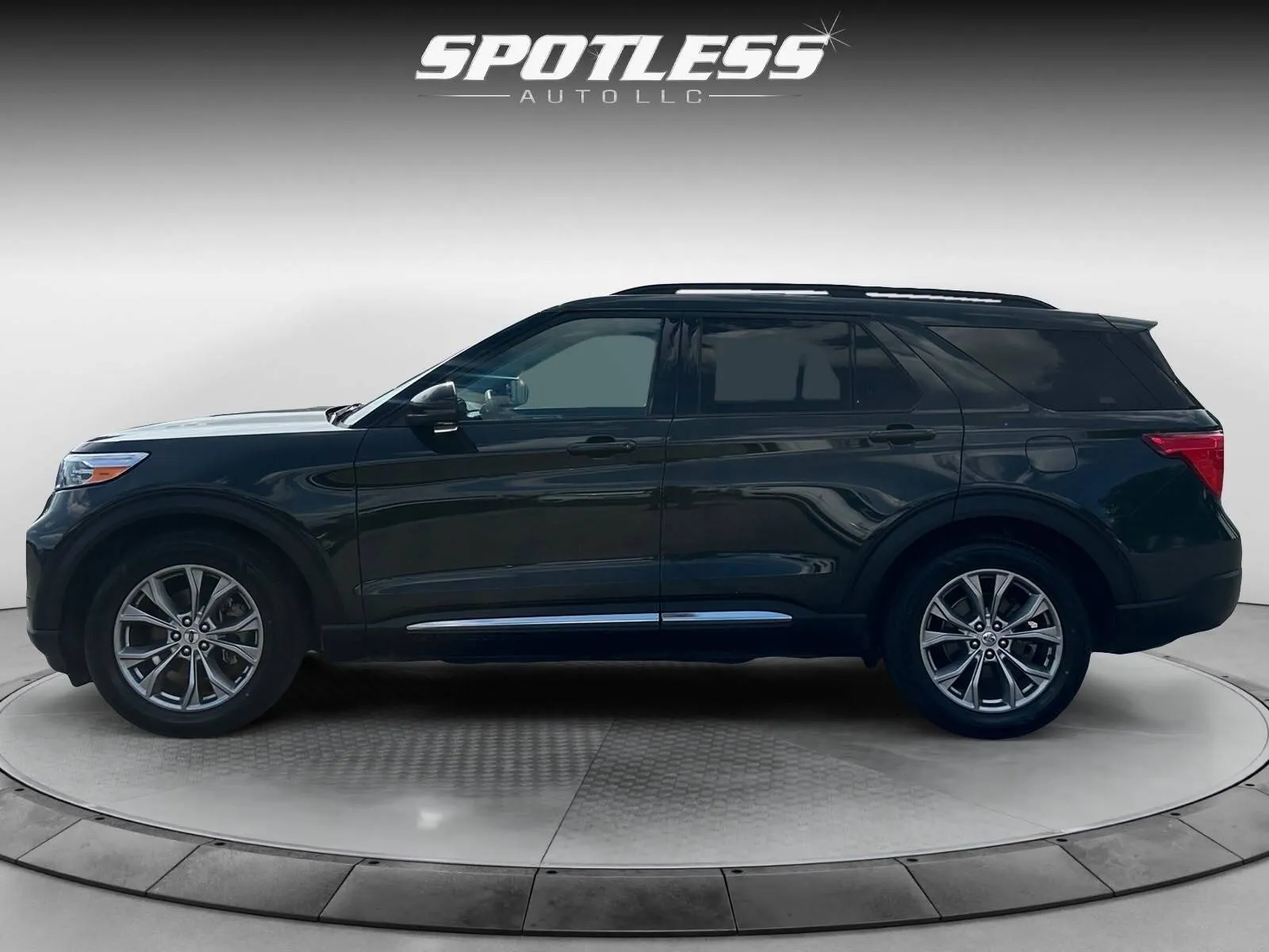 Ford Explorer photo 3